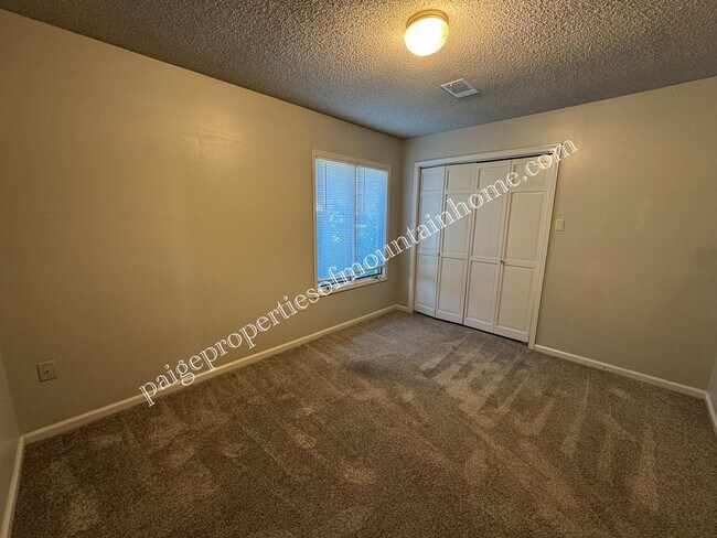 Building Photo - 605 Cooper Estates Dr
