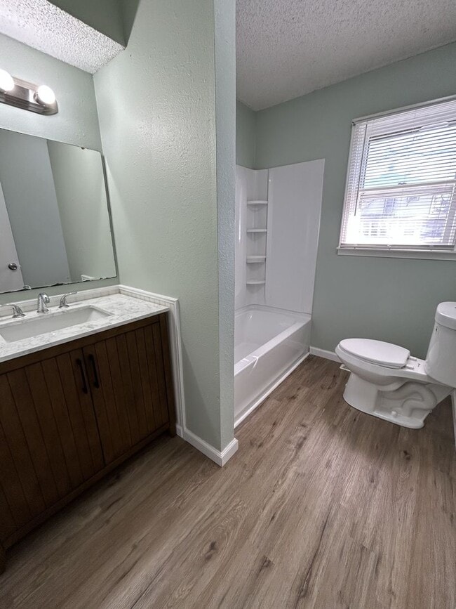 Building Photo - 801-803 Rouse Duplex