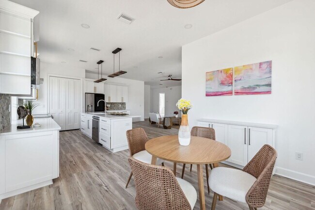 Building Photo - 8622 Inwood Dr