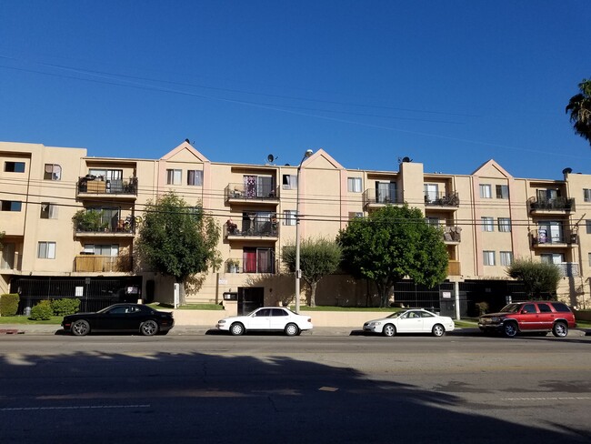 Building Photo - 7654 Laurel Canyon Blvd