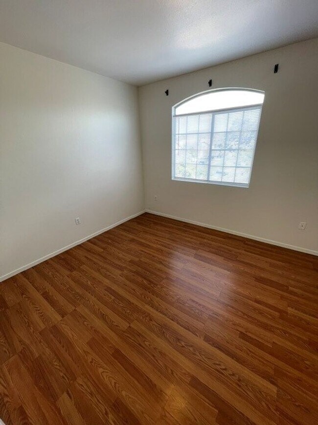 Building Photo - 75 N Valle Verde Dr