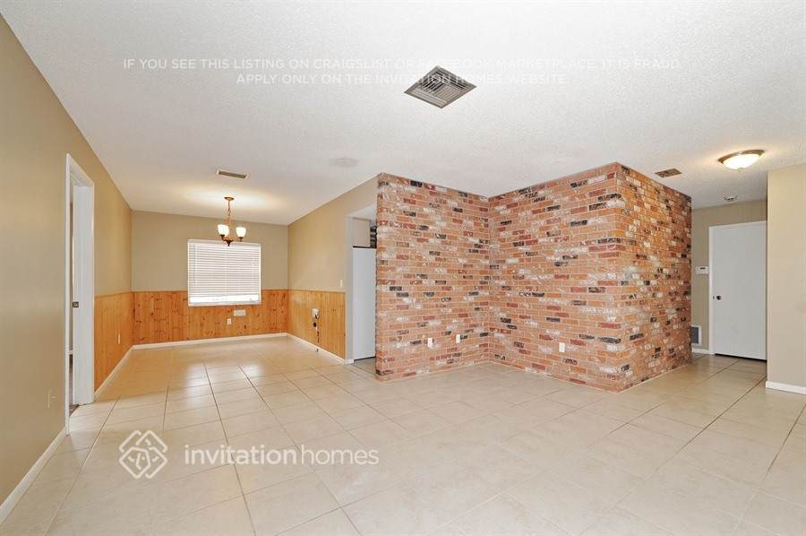 Building Photo - 17 Pinewood Ave