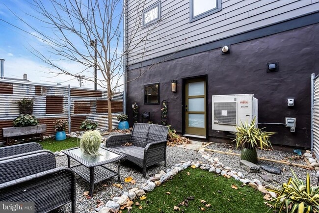 Building Photo - 10 McCready's Alley