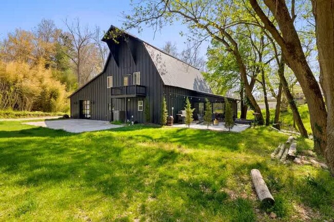 Building Photo - 8442 E McNelly Rd