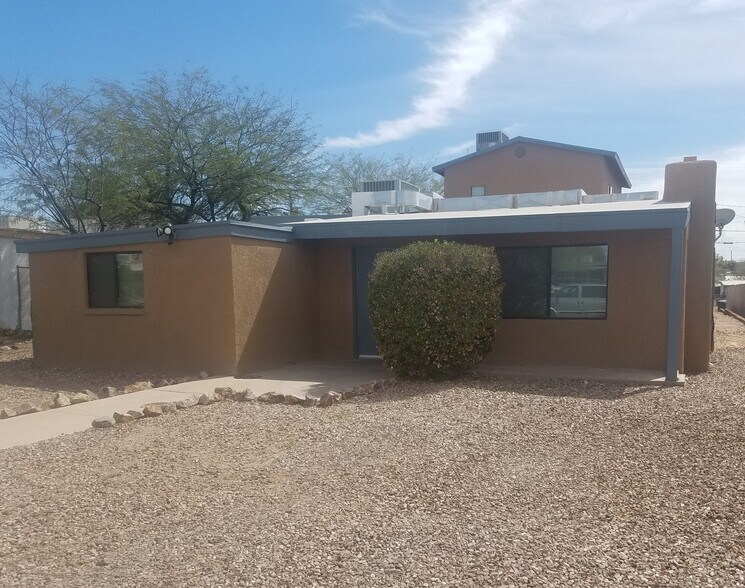 Beautiful home close to UofA - 516 E Waverly St