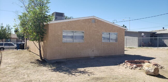Building Photo - 328 Duchess Ave