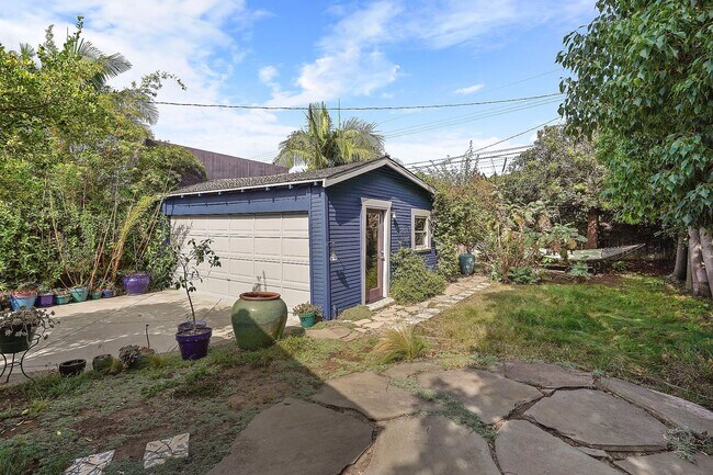 Building Photo - Enchanting Bungalow w/English Flower Garden in Venice- 2 Bedrooms 1 Bath