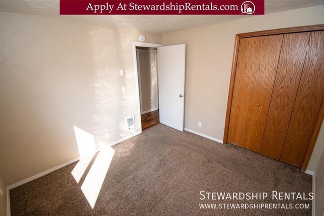 Building Photo - 5051 Forsythia St