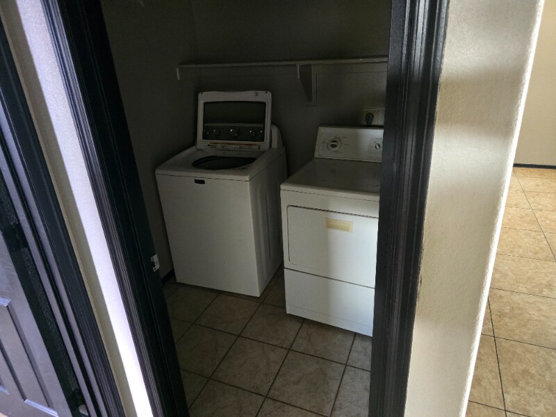 Building Photo - 8228 W Palmaire Ave