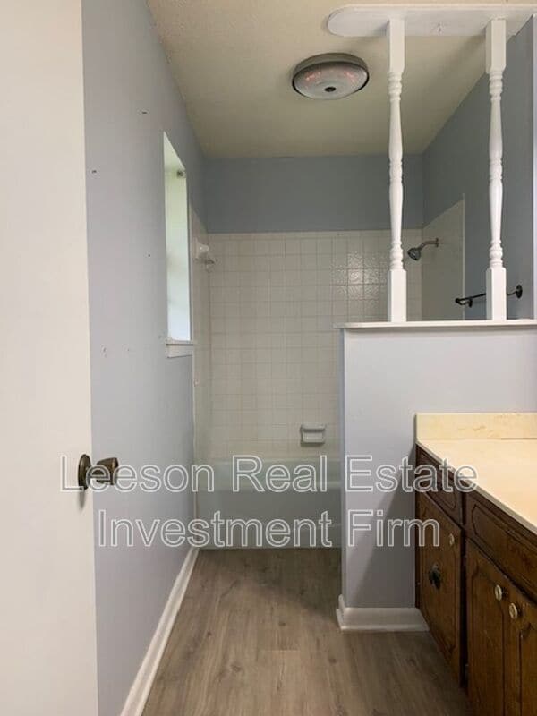 Building Photo - 302 Avenida Dr
