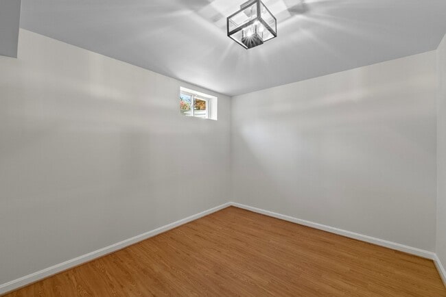 Building Photo - Embrace Elegant Living in Gainesville!