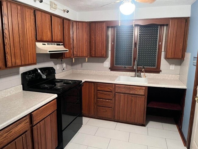 Building Photo - Newly Renovated 3 Bed/1 Bath Single Family...