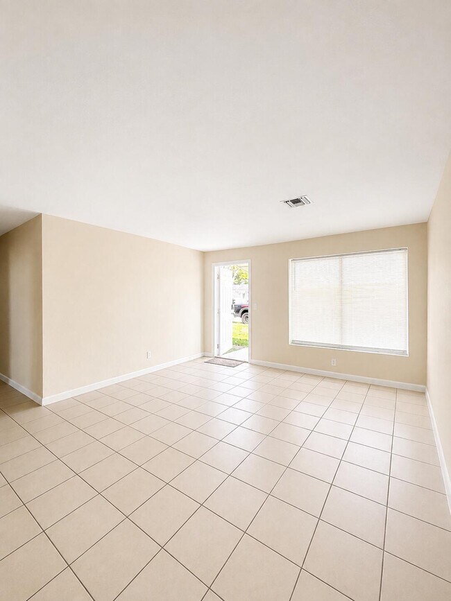 Building Photo - 4285 SW 49th St
