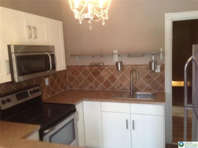 Building Photo - 113 E Broad St