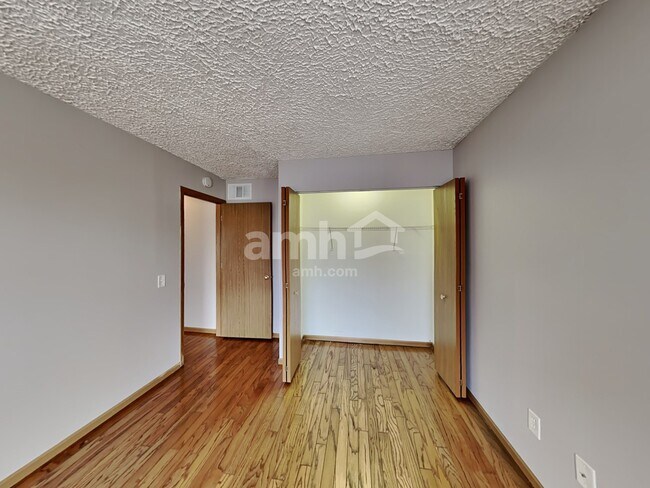 Building Photo - 1608 Bridle Post Drive Unit 10A