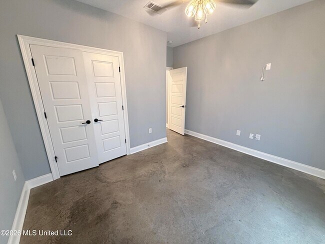 Building Photo - 531 Birchwood Blvd