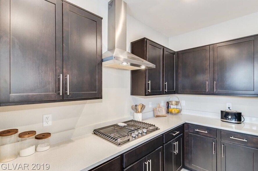 Building Photo - 2883 Cabrillo Terrace St