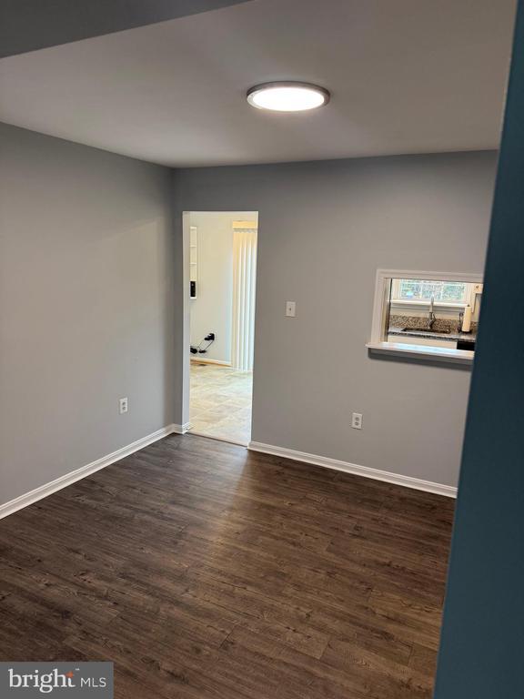 Building Photo - 8625 Point of Woods Dr