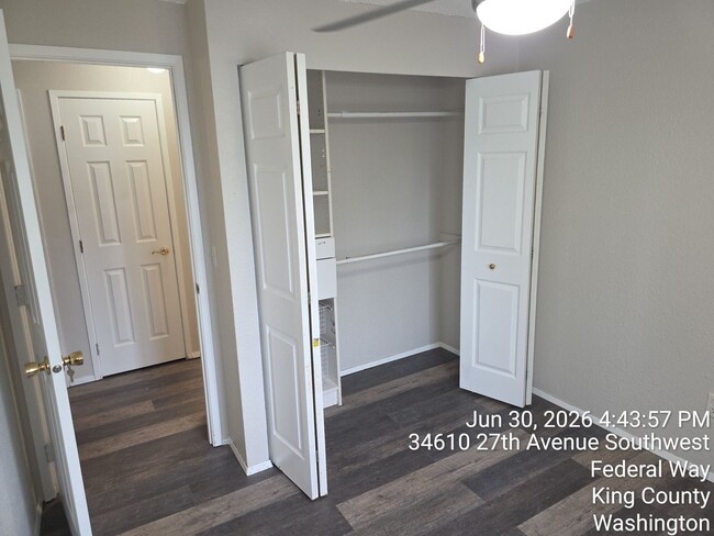 Building Photo - Federal way split level home - 3 bedrooms 2 bathrooms, AC, RV parking, EV Chargers and more, Avai...