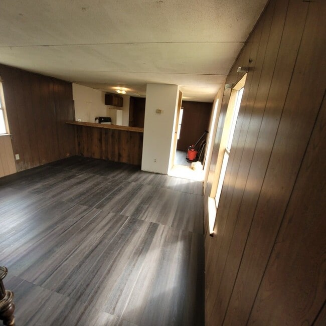 Building Photo - 2 BD 1 BA Mobile in Quiet Park Available M...