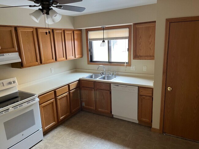 Building Photo - Nehemiah Properties-Building 2