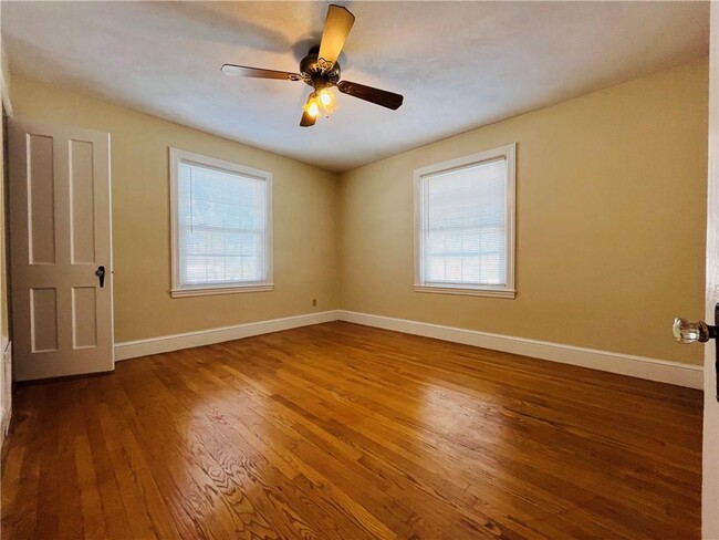 Building Photo - 184 Vincent Ave