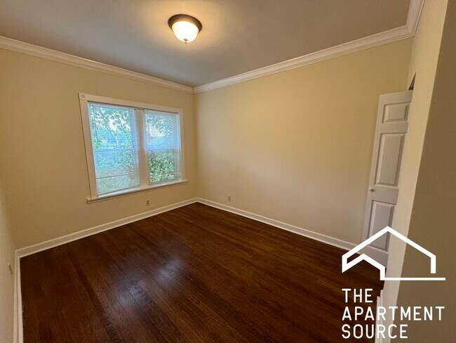 Building Photo - 2440 N Hamlin Ave