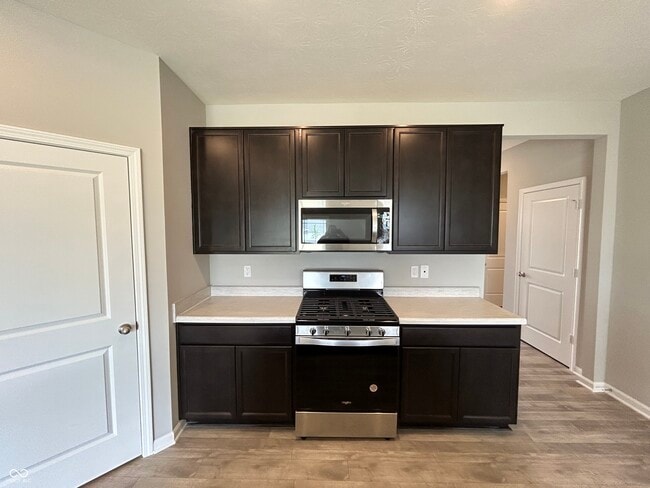 Building Photo - 1861 Fairmount Dr