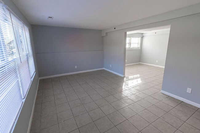 Building Photo - 706 Demaret Dr