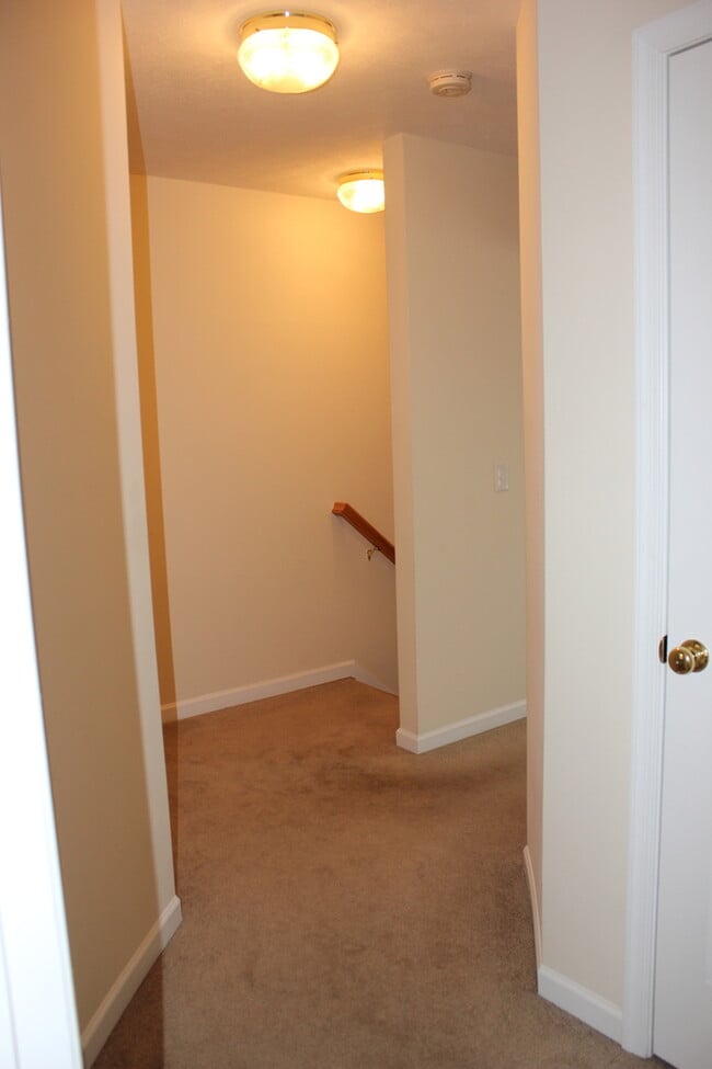 Building Photo - 3 Bedroom, 2.5 Bath Townhouse for Rent