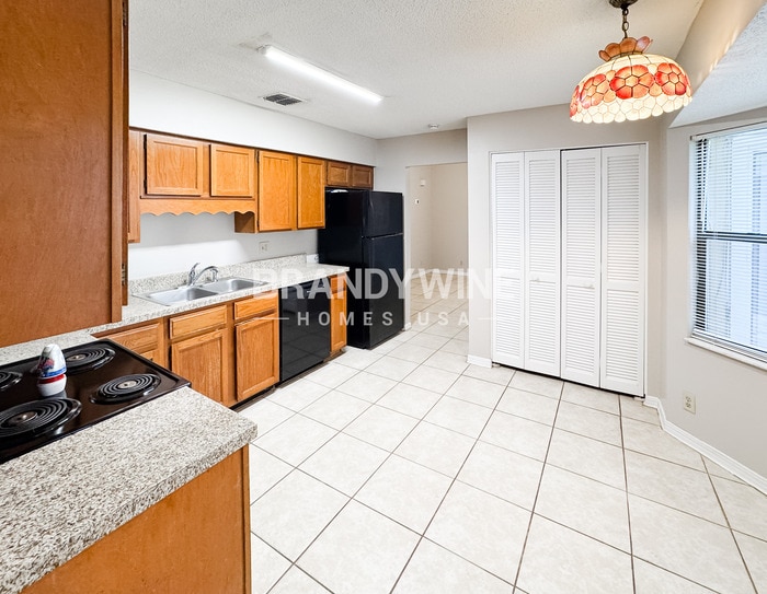 Building Photo - 8155 Crosswind Rd