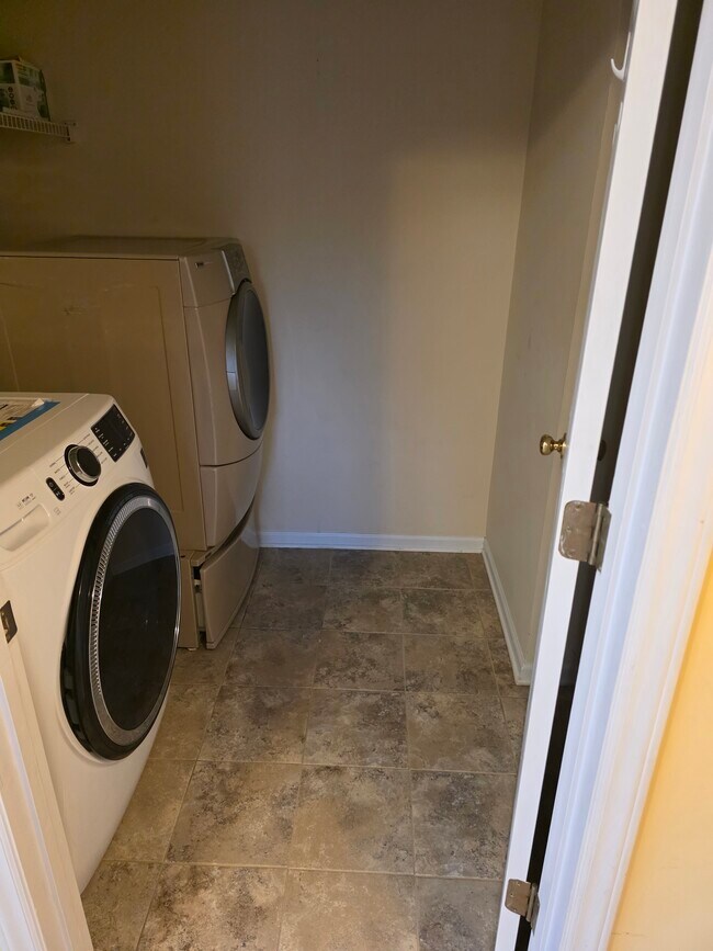 Building Photo - 3004 Knottsberry Way