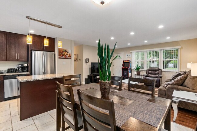 Building Photo - 121 King Ct