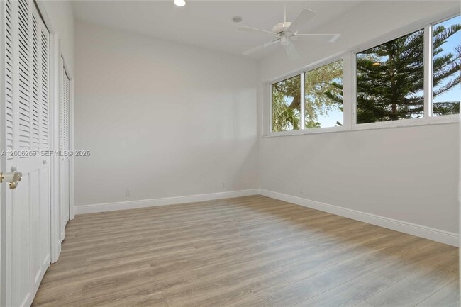 Building Photo - 8881 N Lake Dasha Dr