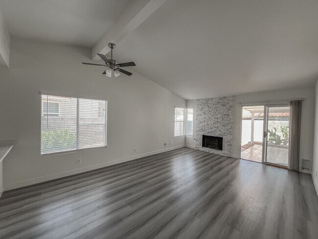Building Photo - 8423 Palmada Dr