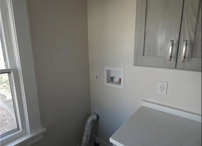 Building Photo - 1447 Elbur Ave
