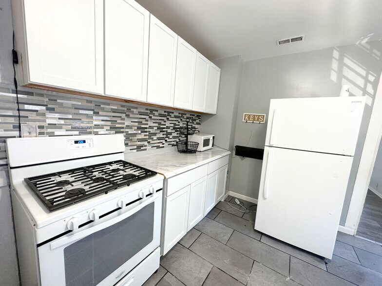 Building Photo - 114 17th St