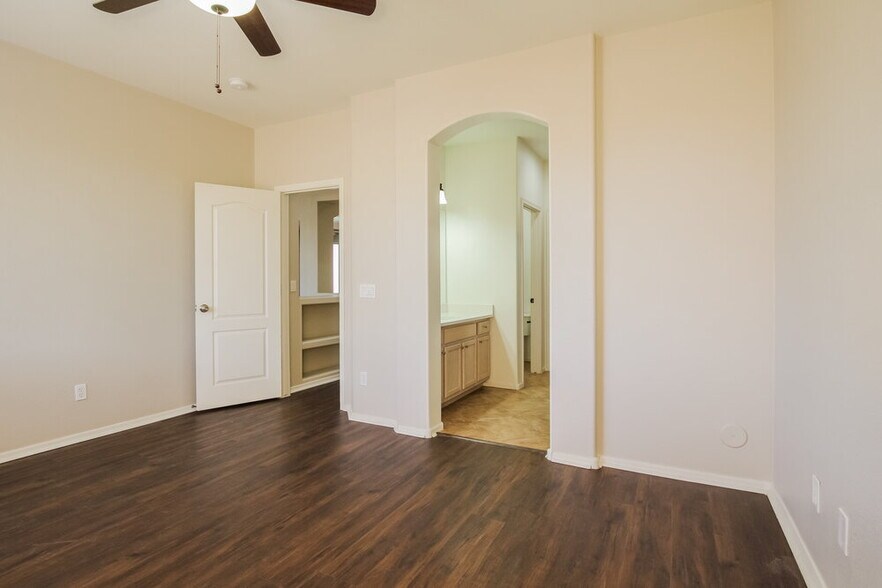 Building Photo - 8724 N 57th Dr