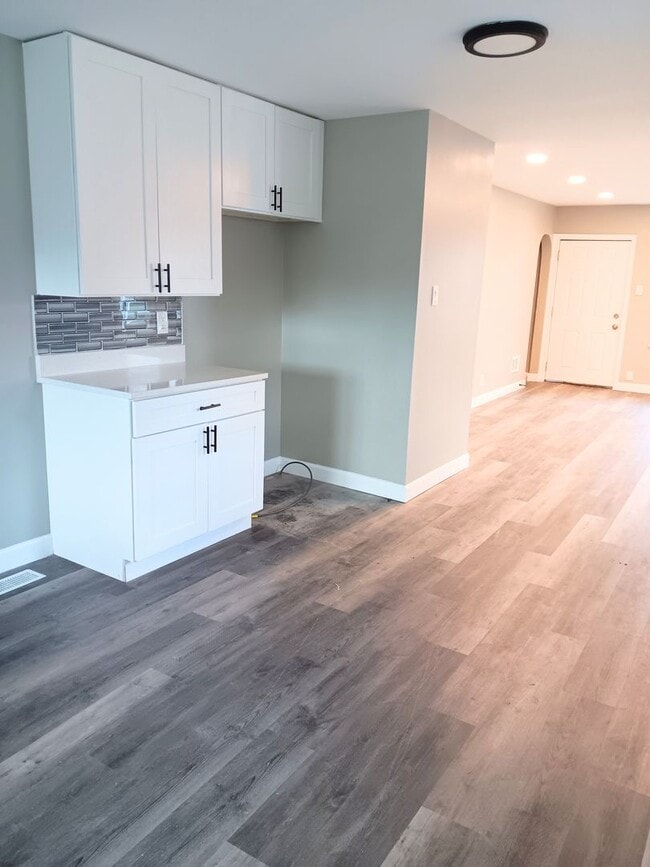 Building Photo - Spacious 4-Bedroom Home with Modern Upgrades