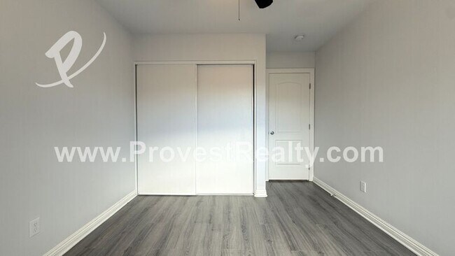 Building Photo - 11085 Live Oak Ln