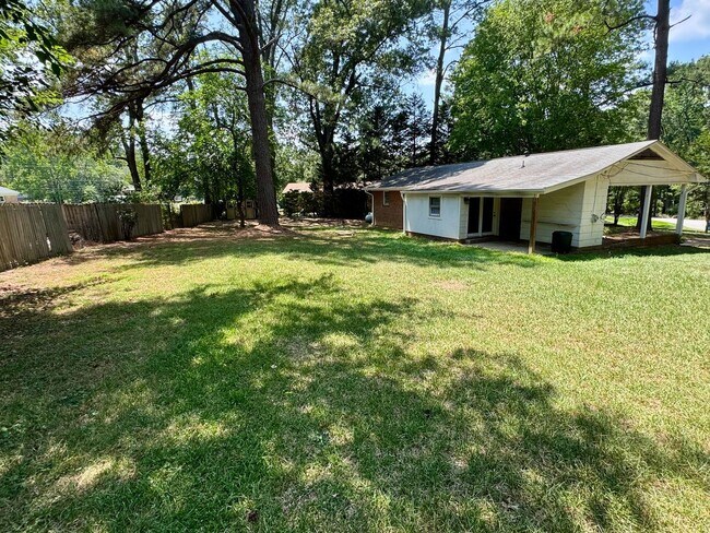 Building Photo - 505 Locust Ln