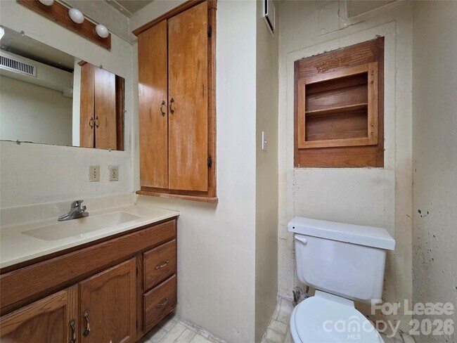 Building Photo - 203 W Liberty St