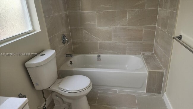 Building Photo - 829 SW 3rd St