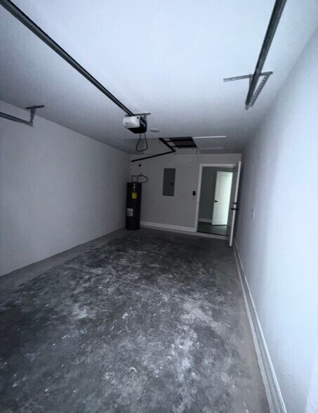 Building Photo - 6039 Latimer Ave
