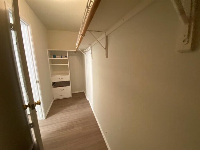 Building Photo - 258 Western Dr