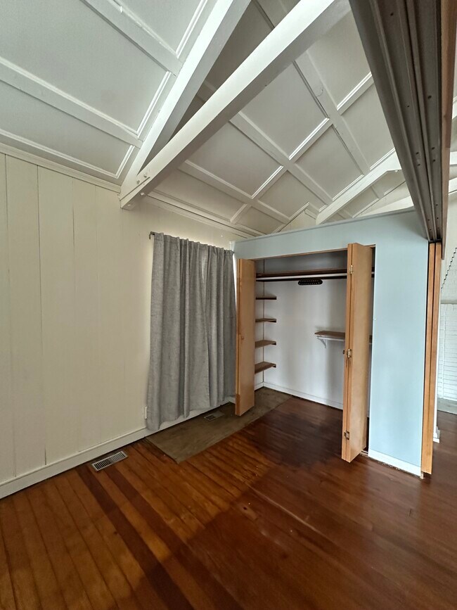 Building Photo - 852 Beach Rd