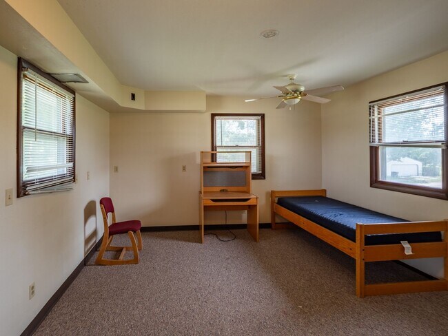 Building Photo - Welcome to ECoe House!