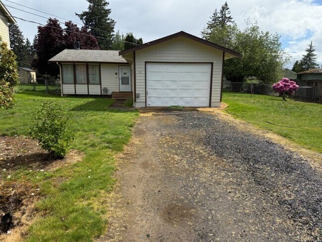 Building Photo - Tracyton Home! 2 Bedrooms with Large Fenced Yard