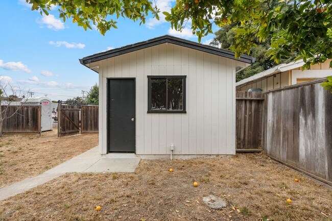 Building Photo - Beautifully Remodeled Home