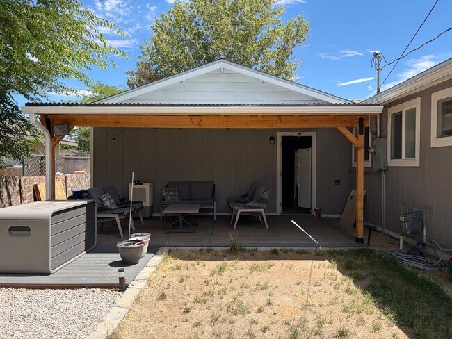 Building Photo - 210 Rawhide Way